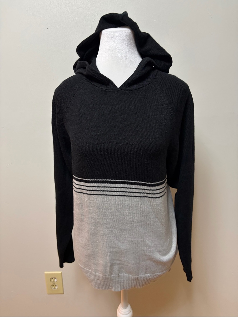 ELEVANI Colorblock Knit Hoodie Sweater Black Gray Striped Kids Size 12